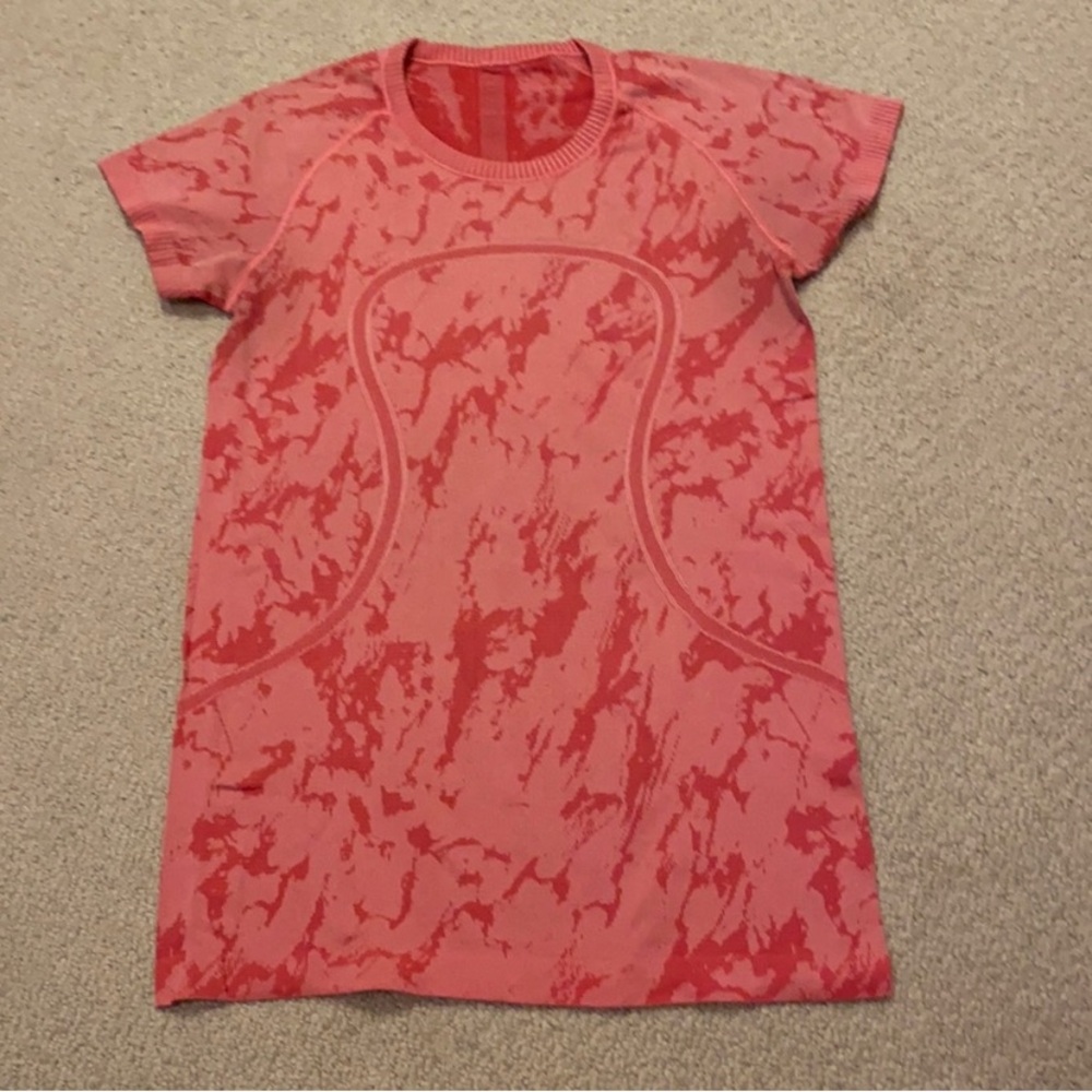 Lululemon Swiftly Tech Short Sleeve *SEE PHOTOS*